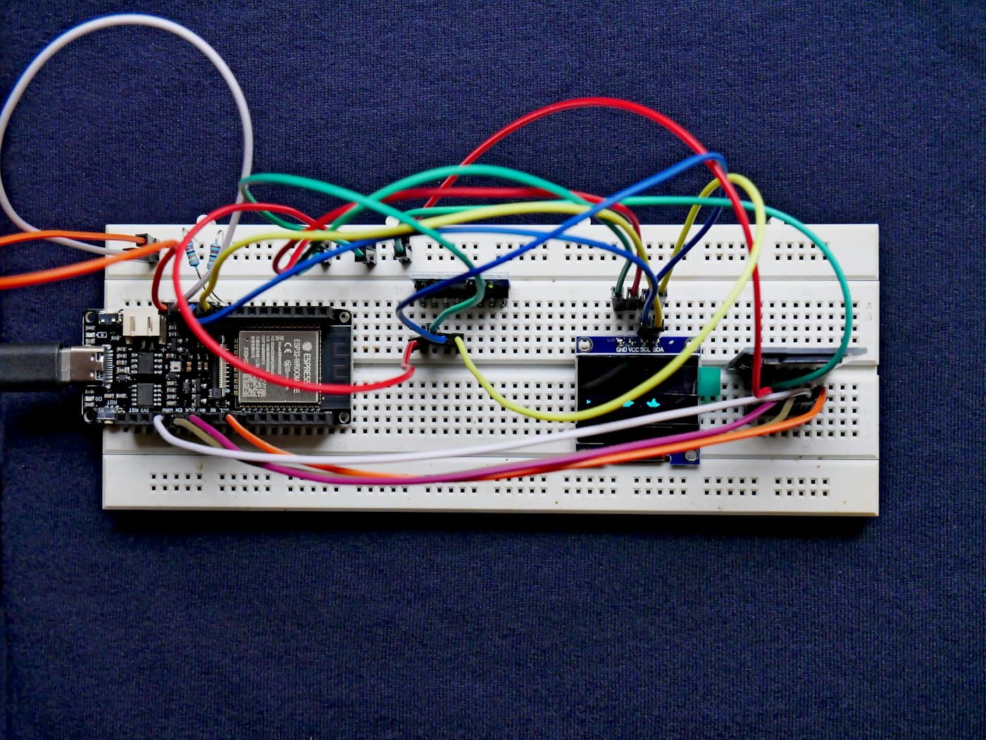 Microcontroller and sensors wired on a breadboard